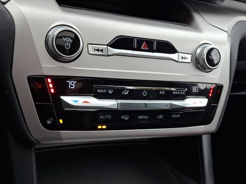 Certified 2021 Ford Explorer XLT w/ Equipment Group 202A image 20