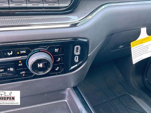 Used 2025 Chevrolet Silverado 1500 ZR2 w/ Technology Package image 32