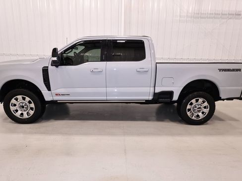 Certified 2025 Ford F250 Platinum w/ Tremor Off-Road Package AWD/4WD image 7