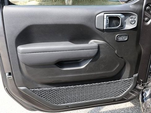 New 2025 Jeep Gladiator Sport image 13