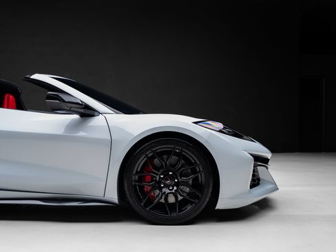 Used 2024 Chevrolet Corvette Z06 RWD image 40