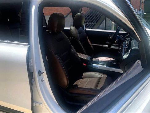 Used 2020 Mercedes-Benz GLB 250 image 10