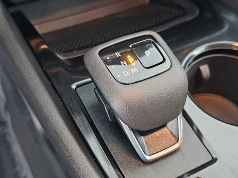 Used 2025 Nissan Rogue SV w/ SV Premium Package image 30