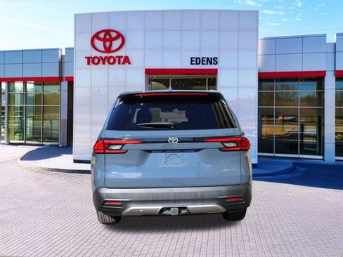 Certified 2024 Toyota Grand Highlander AWD image 4