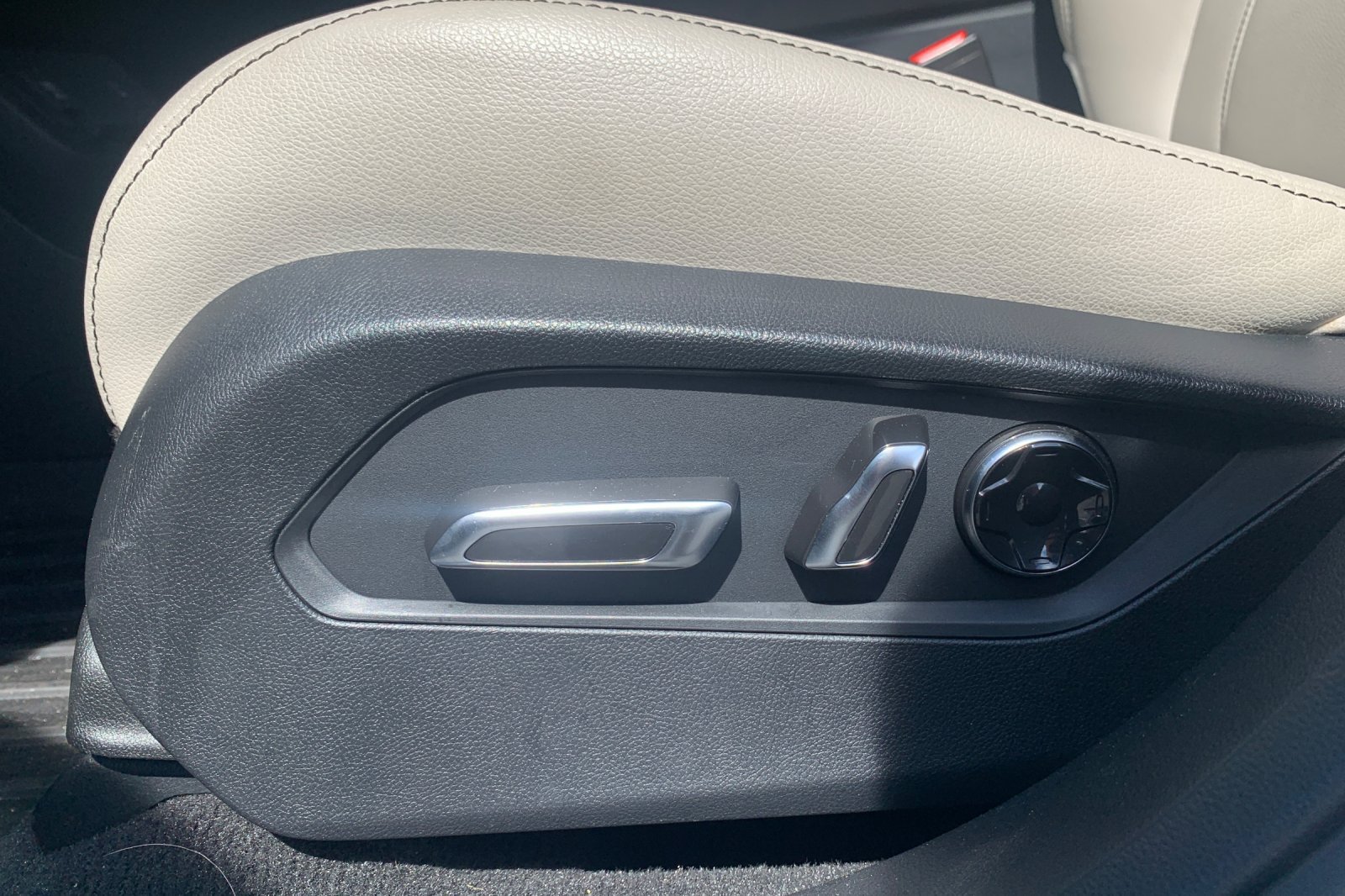 Used 2025 Acura RDX SH-AWD image 34