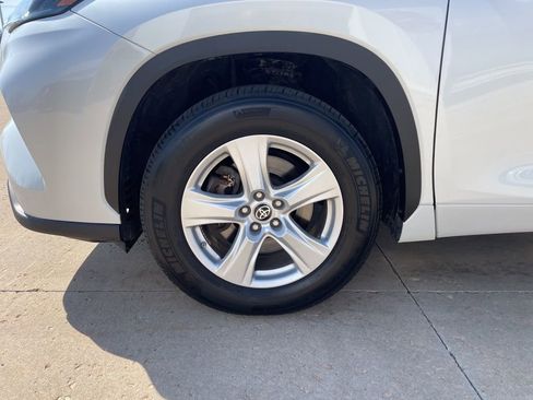 Used 2023 Toyota Highlander L image 16