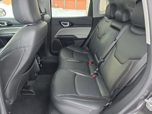 Used 2022 Jeep Compass Limited image 4
