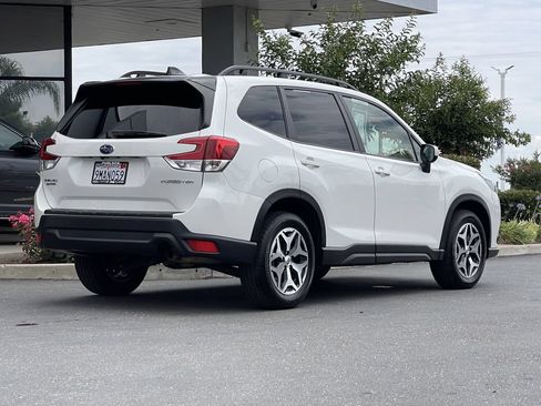 Used 2024 Subaru Forester Premium AWD/4WD image 4