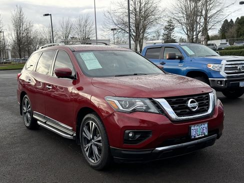 Used 2019 Nissan Pathfinder Platinum image 2