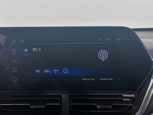 Used 2025 Chevrolet Trax LT w/ LT Convenience Package image 19