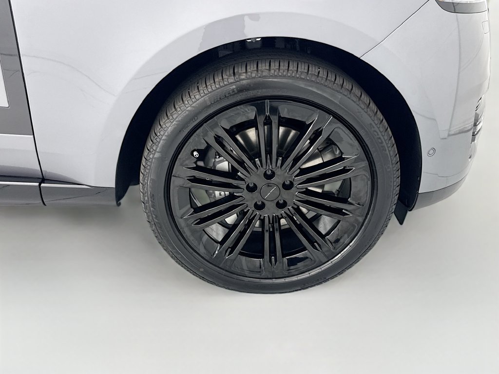 New 2026 Land Rover Range Rover Long Wheelbase SE AWD/4WD image 31