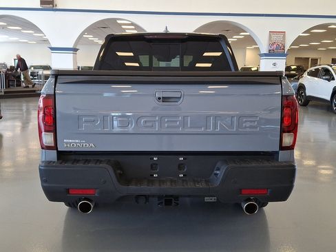 Used 2025 Honda Ridgeline Black Edition image 5