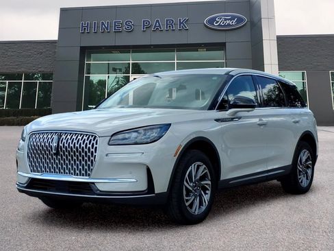 Used 2023 Lincoln Corsair AWD w/ Equipment Group 101A image 3