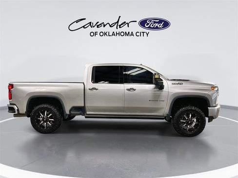 Used 2022 Chevrolet Silverado 2500 High Country image 9