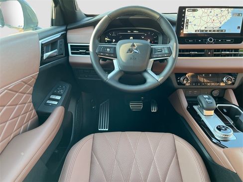 New 2025 Mitsubishi Outlander SEL image 24