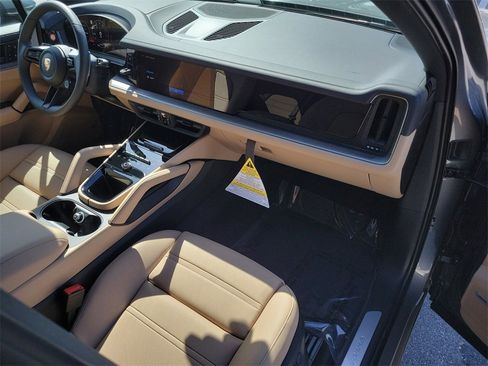 New 2026 Porsche Cayenne image 19