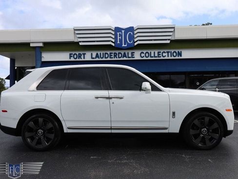 Used 2019 Rolls-Royce Cullinan image 2