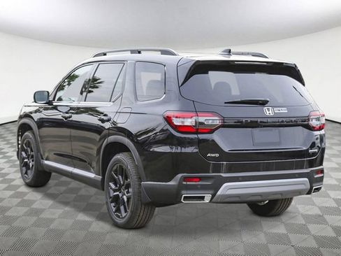 New 2025 Honda Pilot Touring image 4