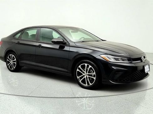 Used 2025 Volkswagen Jetta Sport FWD image 3