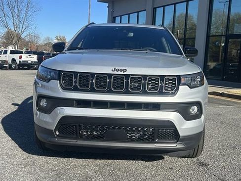 New 2026 Jeep Compass Latitude image 2