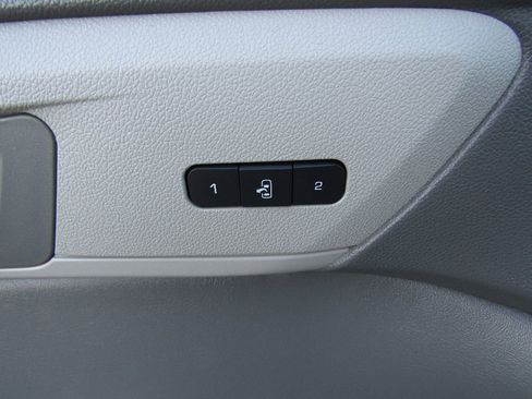 Used 2016 Chevrolet Traverse LT image 12