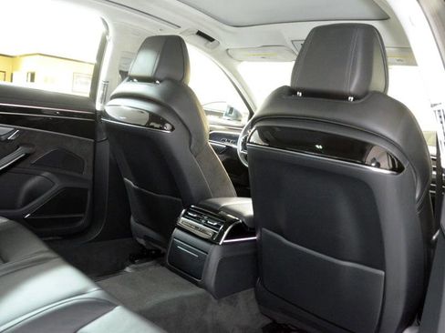 Used 2020 Audi S8 L image 30