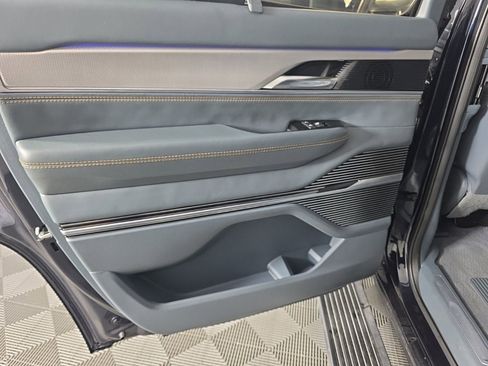 Used 2022 Jeep Grand Wagoneer Series III image 36