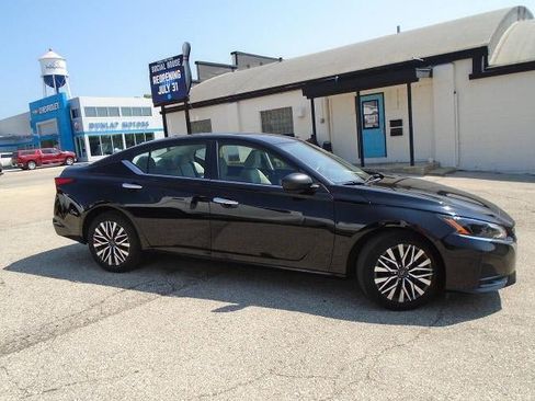 Used 2025 Nissan Altima 2.5 SV FWD image 5