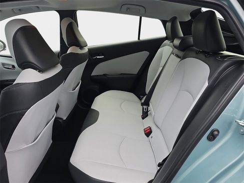 Used 2017 Toyota Prius Four image 18
