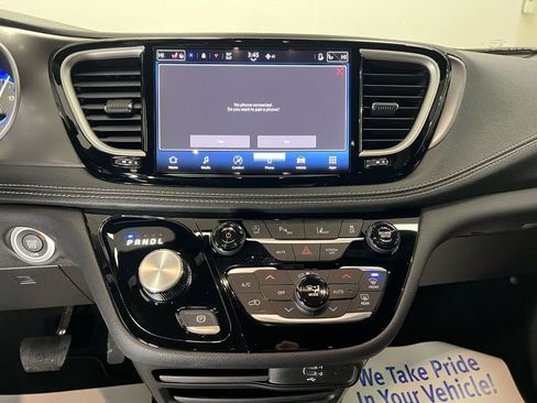 New 2026 Chrysler Pacifica Select FWD image 24