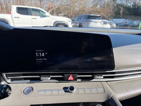 Used 2025 Hyundai Elantra SEL image 21