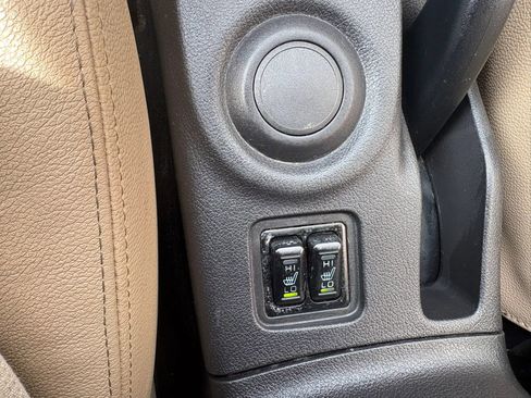 Used 2016 Mitsubishi Outlander SEL image 20