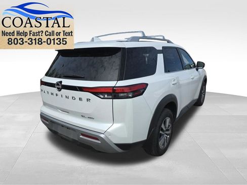 Used 2025 Nissan Pathfinder SL AWD/4WD image 12