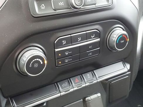 Used 2020 Chevrolet Silverado 2500 Custom w/ Custom Value Package image 17