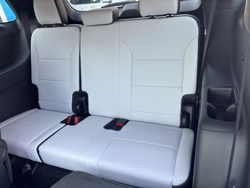 New 2026 Chevrolet Traverse High Country w/ LPO, Floor Liner Package FWD image 21