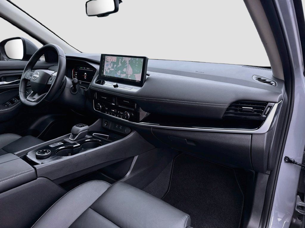 Used 2025 Nissan Rogue SL AWD/4WD image 29