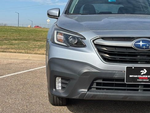 Used 2022 Subaru Outback Premium image 4