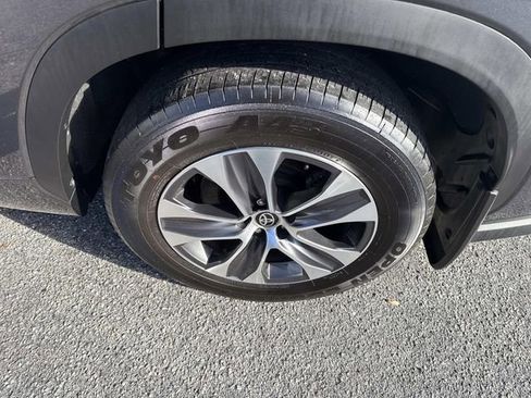 Used 2023 Toyota Highlander XLE image 16