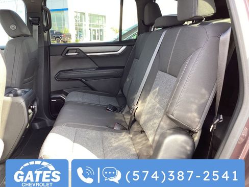 Used 2025 GMC Acadia Elevation image 17