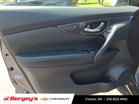 Used 2017 Nissan Rogue S w/ S Appearance Package AWD/4WD image 15