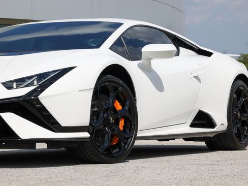 Used 2024 Lamborghini Huracan Tecnica RWD image 10