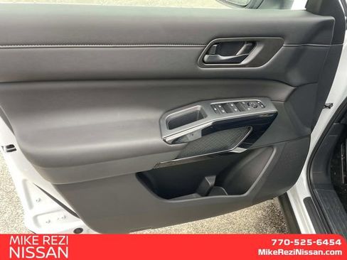 New 2025 Nissan Pathfinder SV image 11