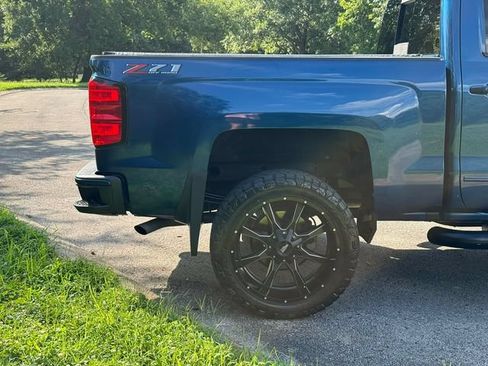 Used 2018 Chevrolet Silverado 1500 LT w/ LT Plus Package AWD/4WD image 10