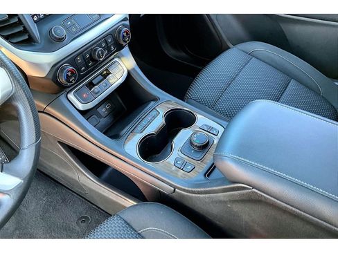 Used 2023 GMC Acadia SLE w/ Driver Convenience Package image 17