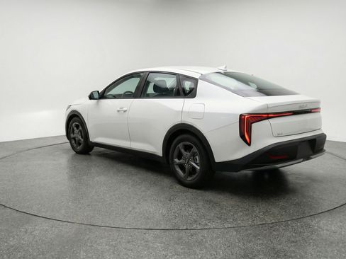 Used 2025 Kia K4 LXS image 6