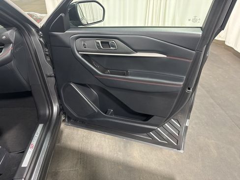Used 2025 Ford Explorer ST-Line AWD/4WD image 20