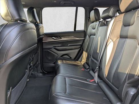 Used 2024 Jeep Grand Cherokee Limited image 20