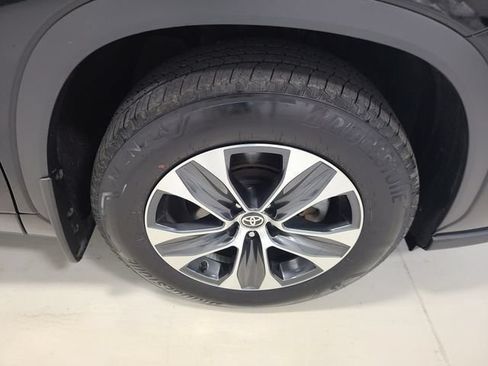 Certified 2026 Toyota Highlander XLE AWD/4WD image 14