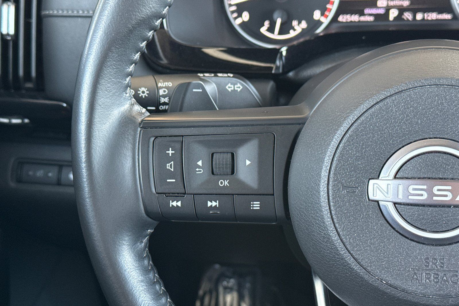 Certified 2025 Nissan Pathfinder SV FWD image 32