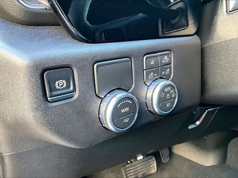 Used 2026 GMC Sierra 1500 SLT RWD image 32